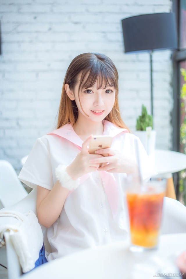 和你一同笑过的人，你可能把他忘掉；但是一同和你哭过的人，你却永远不忘。